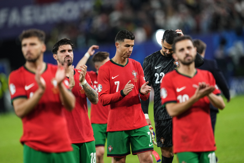 一支欧洲足球队成功晋级下一轮