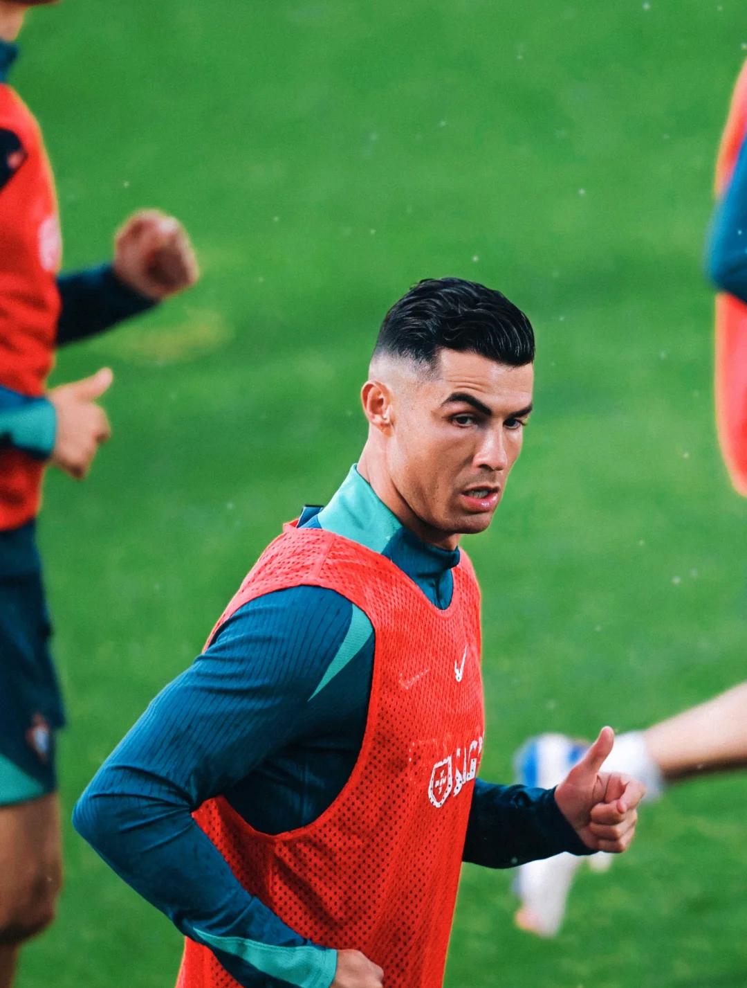 葡萄牙队长力挽狂澜，三分完美胜出