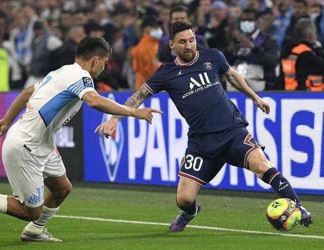 包含美因茨凭借团结取胜，守住领先的词条