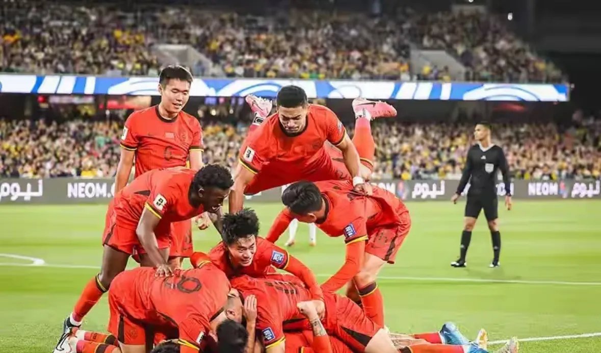 足坛震撼消息曝光,高能对决即将上演,场面火爆的简单介绍 足坛震撼消息曝光,高能对决即将上演,场面火爆的简单介绍