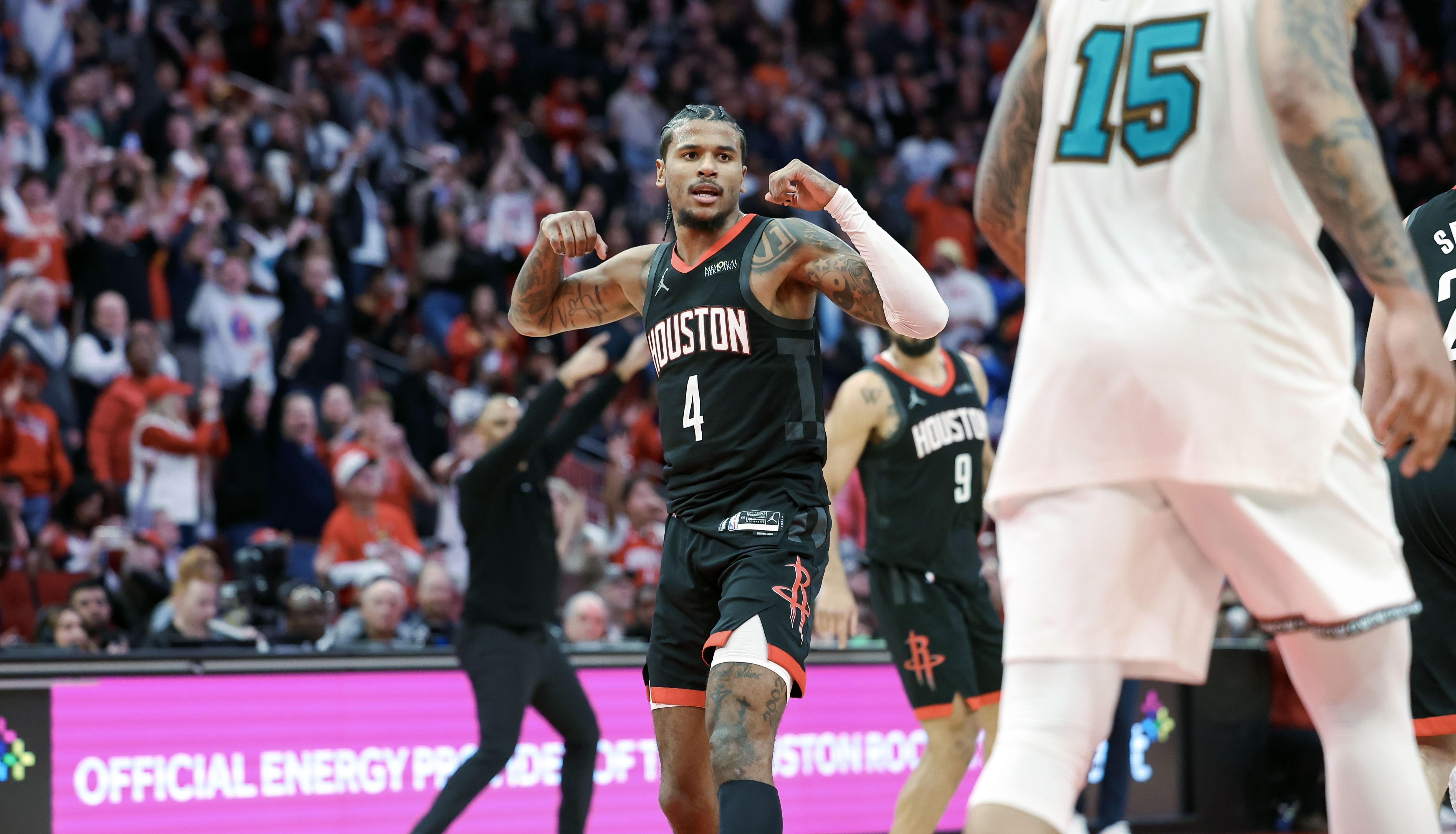 火箭队战胜灰熊全队表现出色,连胜止跌 火箭队战胜灰熊全队表现出色,连胜止跌