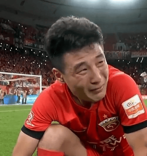 海港赛前列队欢迎武磊，尊重对手尽显风度！的简单介绍