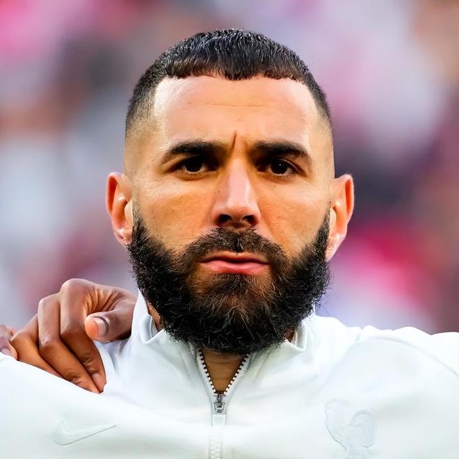 包含本泽马头球破门+点球绝杀，内马尔遭遇联赛三连败的词条